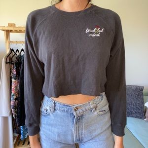 Pull&Bear: “Beautiful Mind” Cropped Long-sleeve